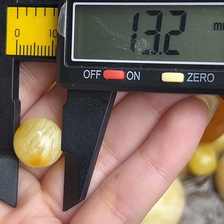 蜜蜡未镶嵌裸石384