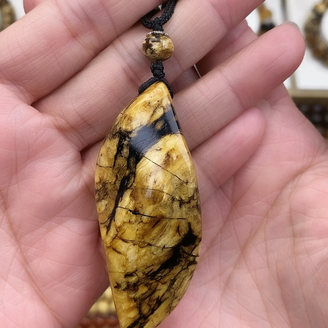 泰***来琥珀未镶嵌裸石琥珀