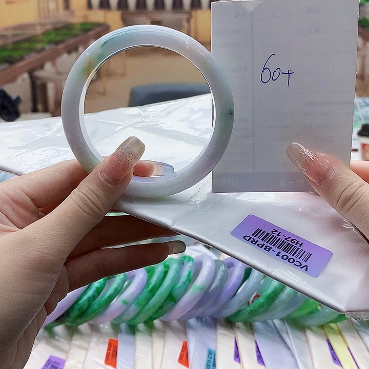 翡翠手镯未镶嵌The first