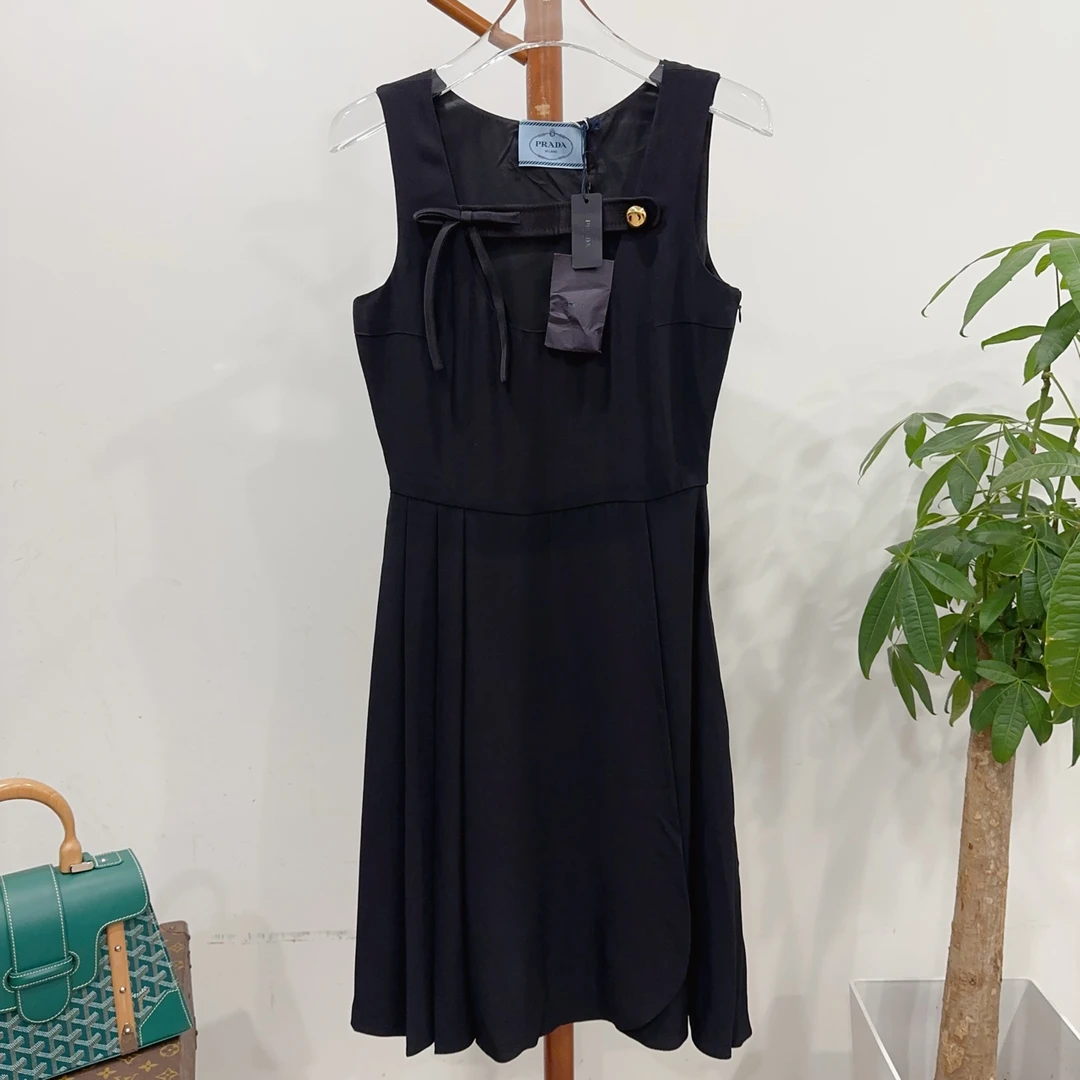 全新未使用 Prada/普拉达 连衣裙尺码40成色看直播 GSH0091