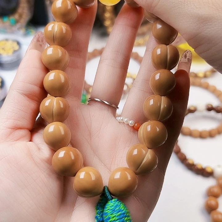 吊坠猴头核桃屁桃