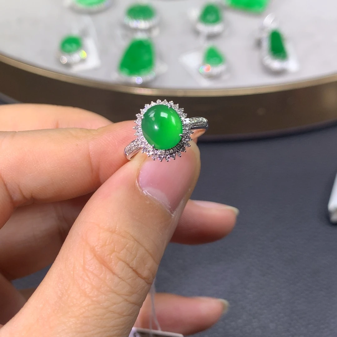 翡翠戒指18K金镶嵌翡翠