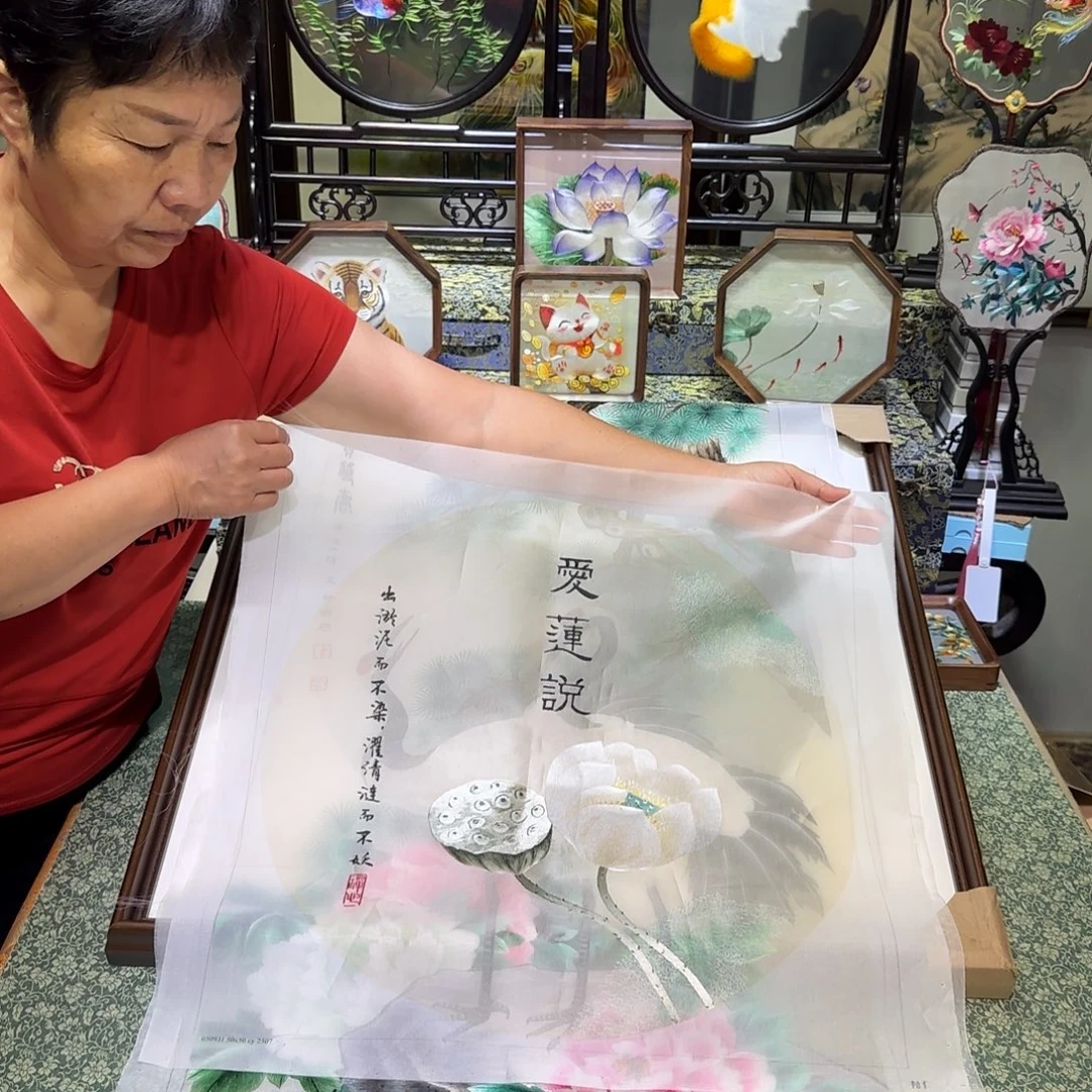 刺绣刺绣工艺精湛独特设计新颖时尚