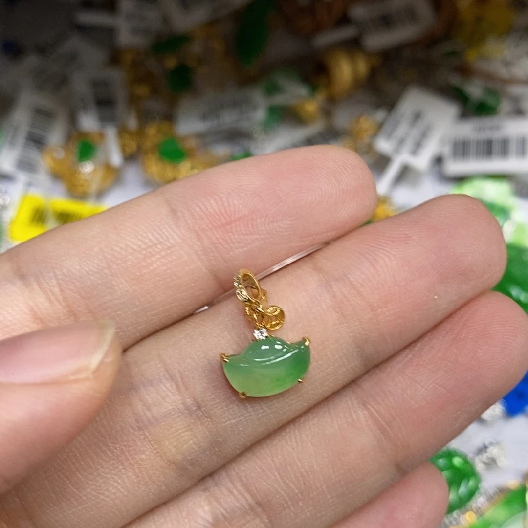 【闪购商品】18K金镶嵌戒指翡翠C****版吊坠