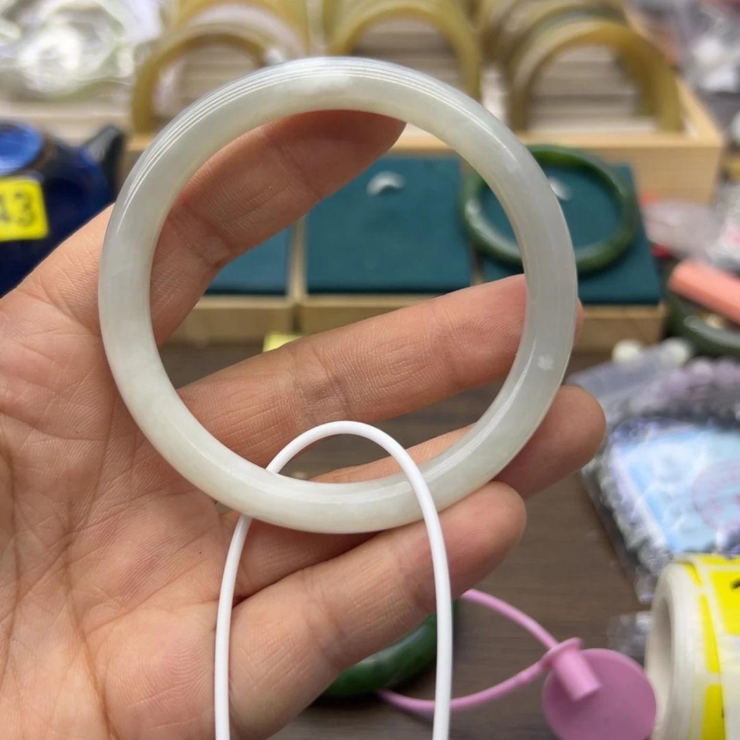 和田玉未镶嵌手镯58.8圈围166瑕