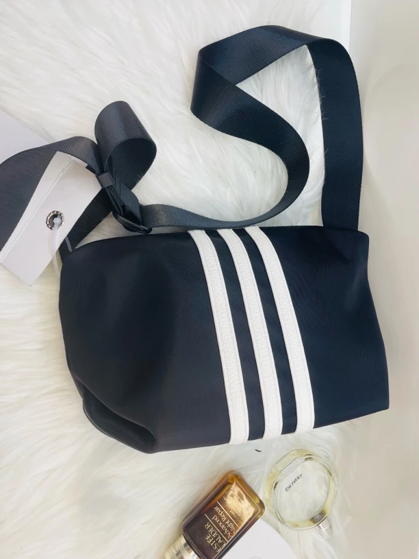 韩版防盗纯色拼色款0649休闲斜挎包黑色潮流肩包牛津布防水耐磨款