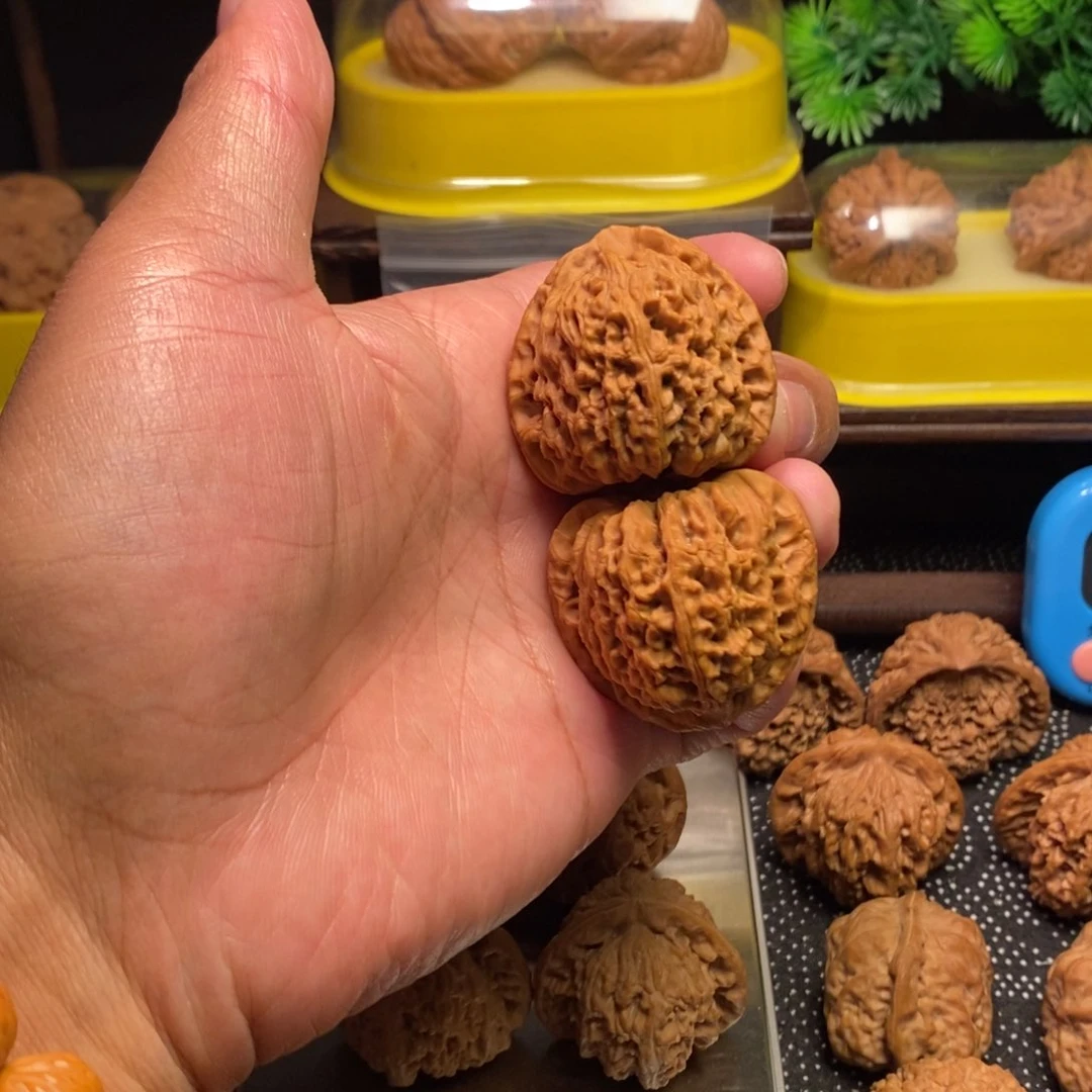 吊坠文玩核桃三角疆39