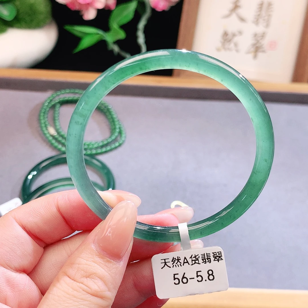 未镶嵌手镯（圆镯）翡翠