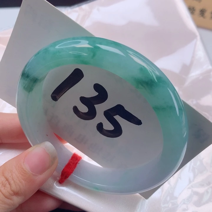 翡翠手镯未镶嵌半山水