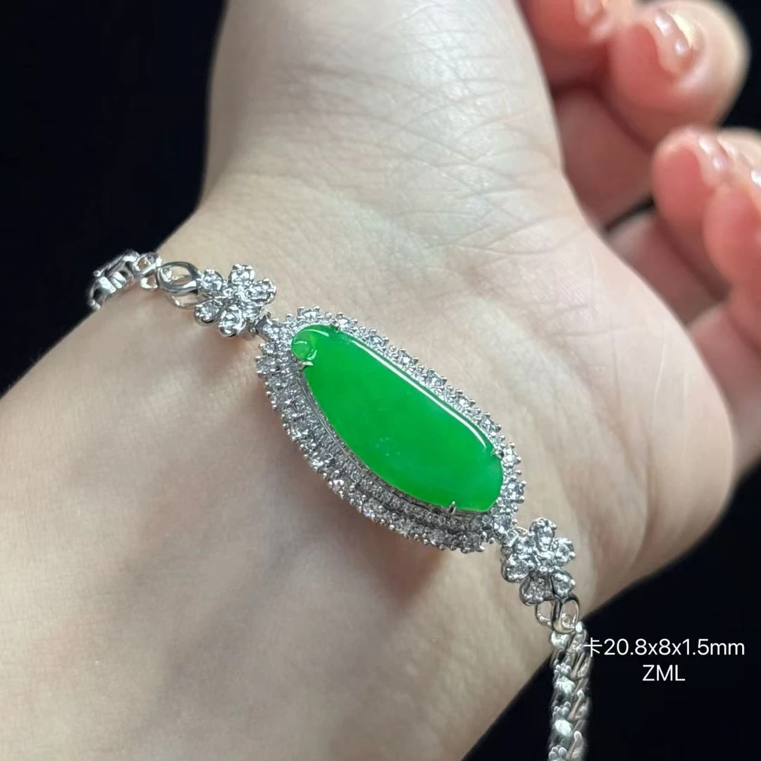 《缅甸珠宝严选》缅甸翡翠冰阳绿随型福瓜手链（下单质询客服）ZML