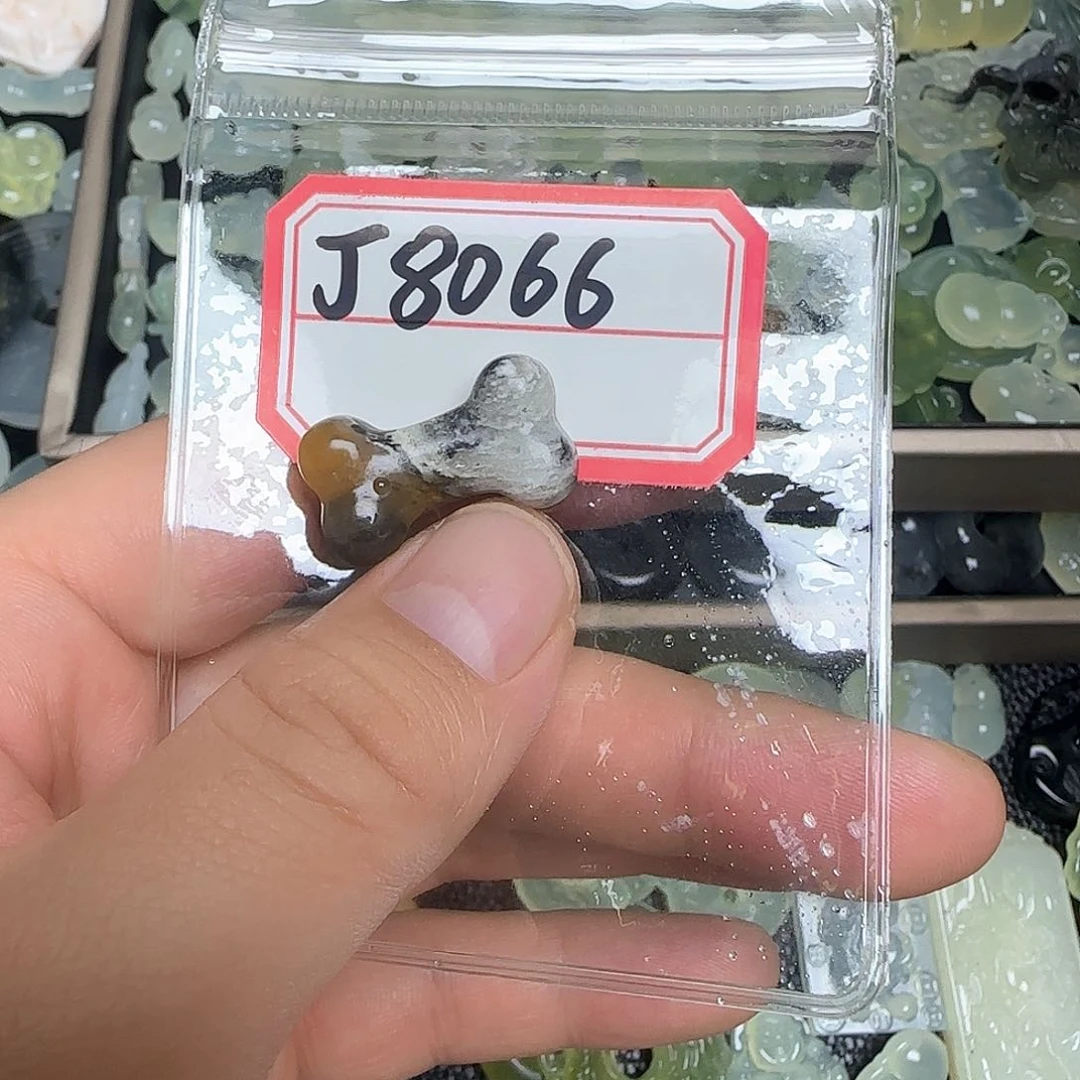蛇纹石玉颈饰未镶嵌不**际