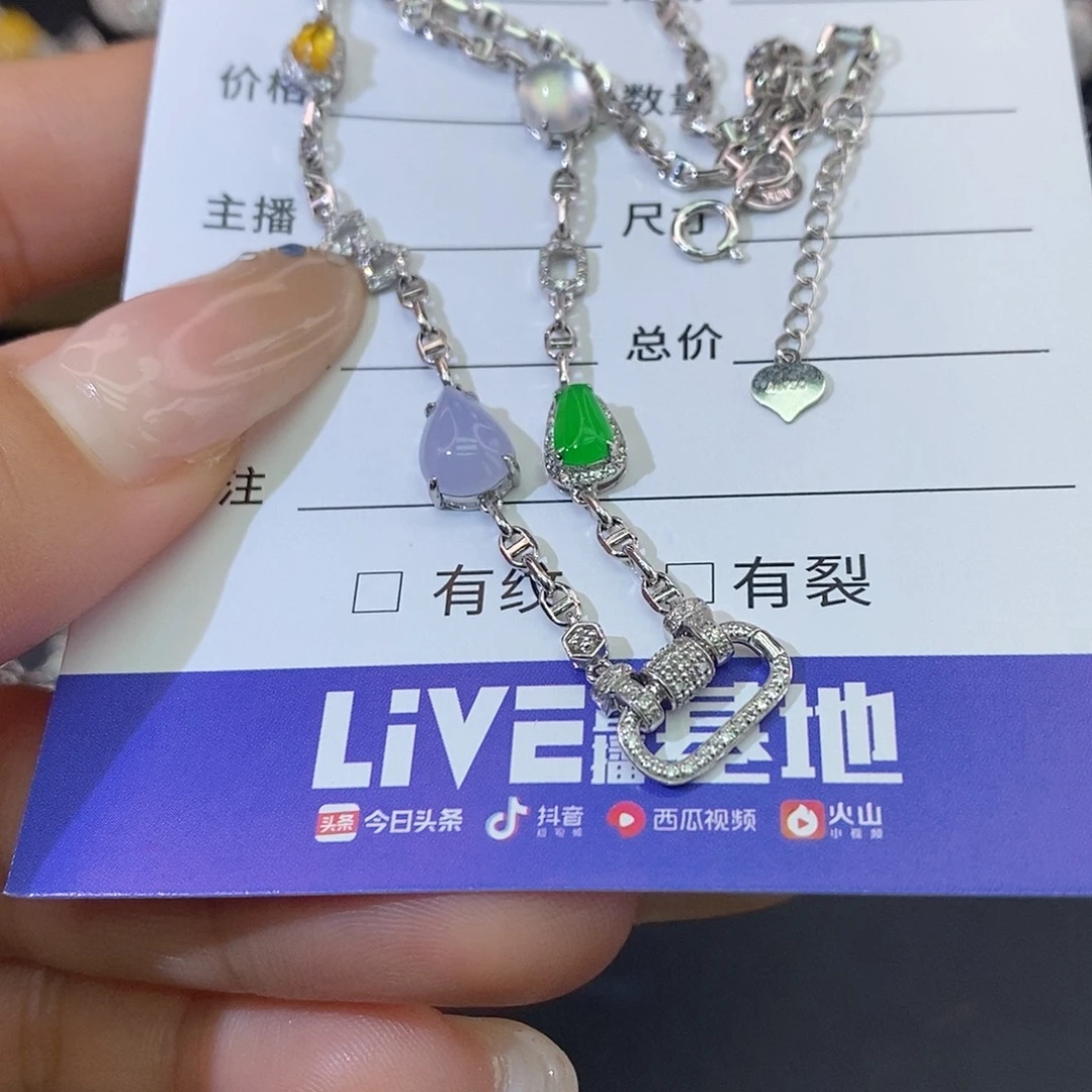 翡翠18K金镶嵌颈饰