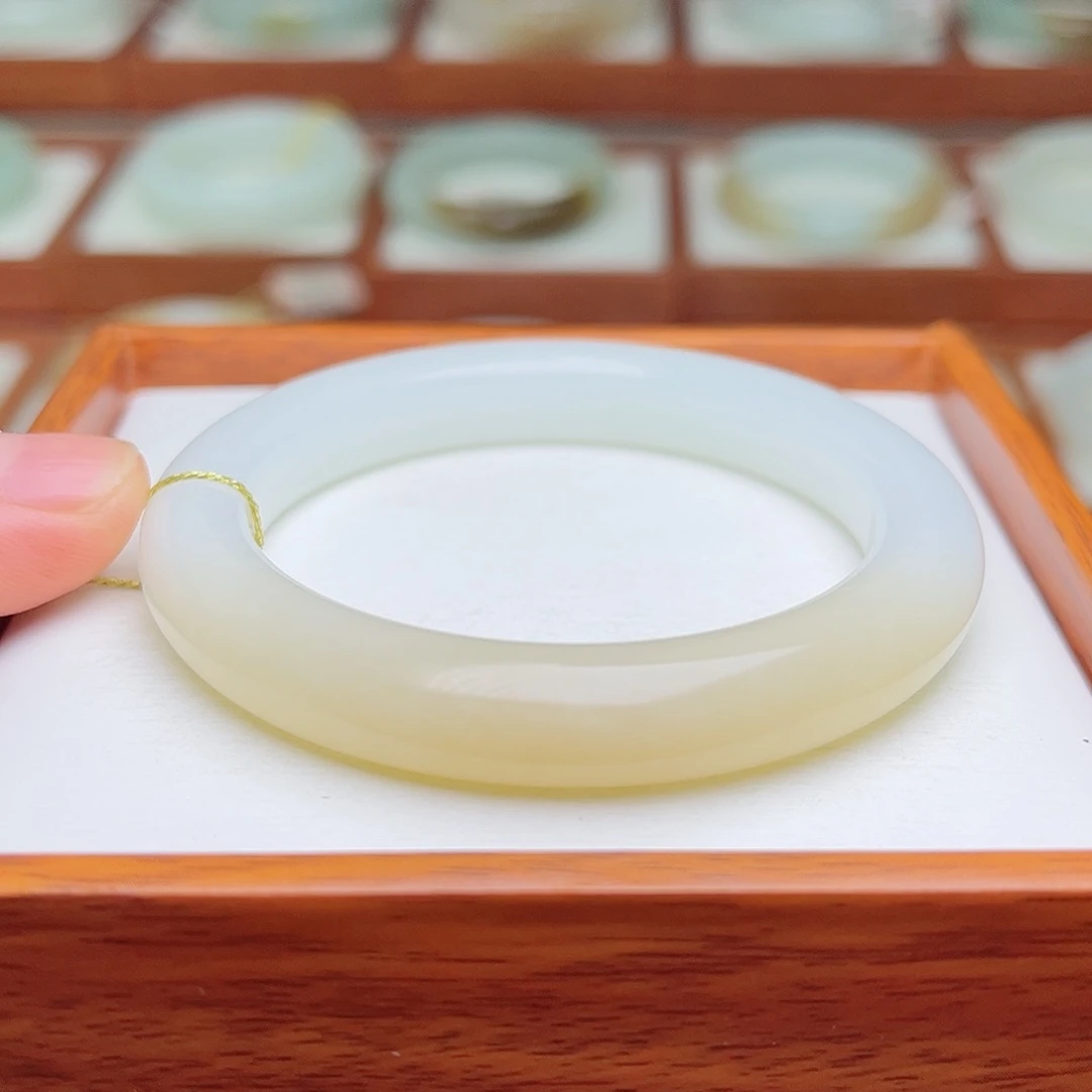 和田玉手镯未镶嵌53