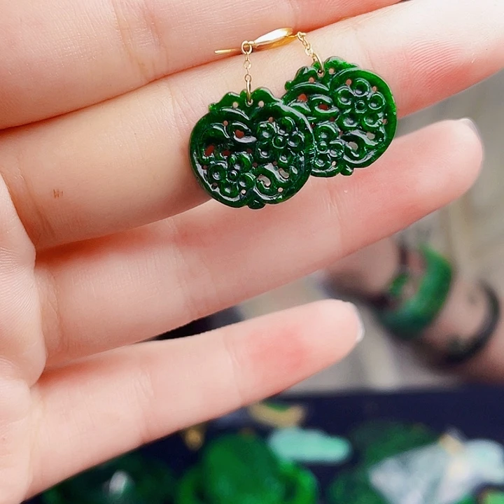 翡翠18K金镶嵌颈饰多样性