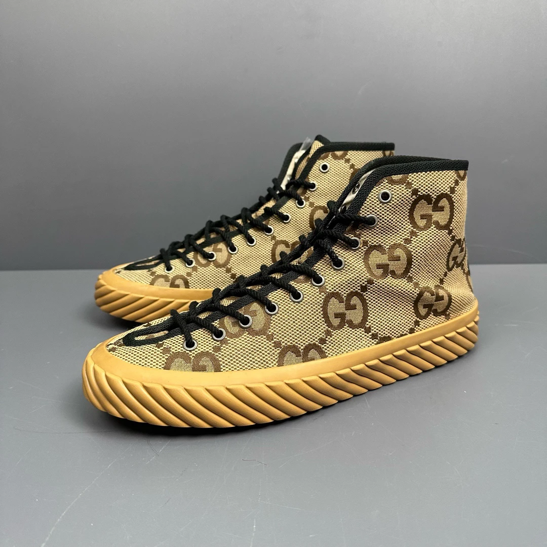 95新 GUCCI/古驰 42.5码 古驰满印板鞋 休闲鞋 成色很新 内长28.5