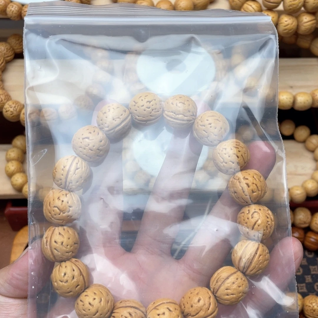 桃核手串小***胖桃核手串怎么