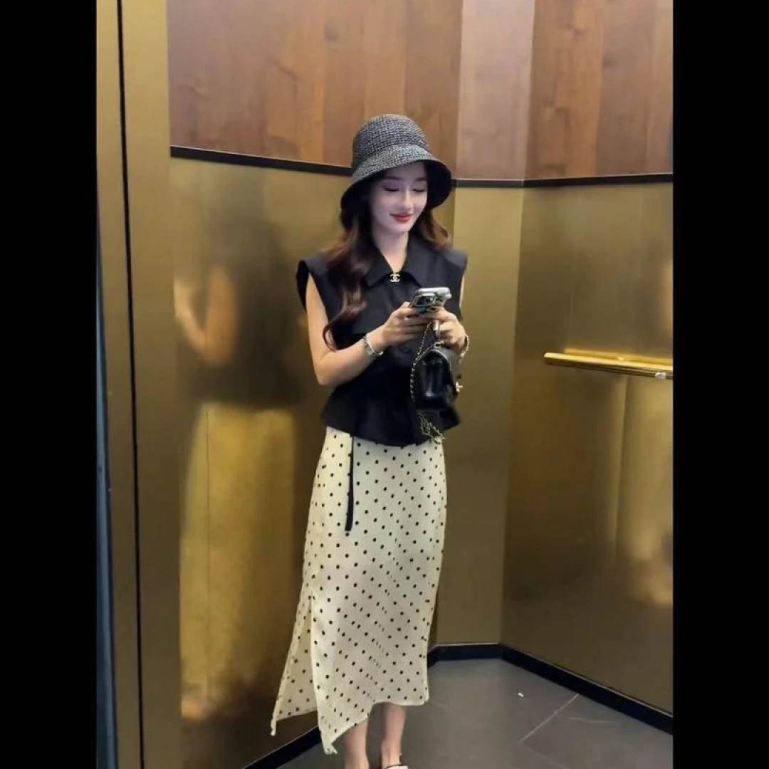 轻奢高级感法式无袖polo领衬衫2025夏季气质显瘦上衣 波点半身裙