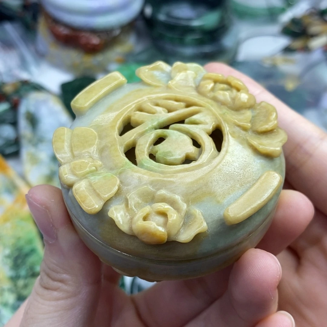 翡翠未镶嵌颈饰倔*?