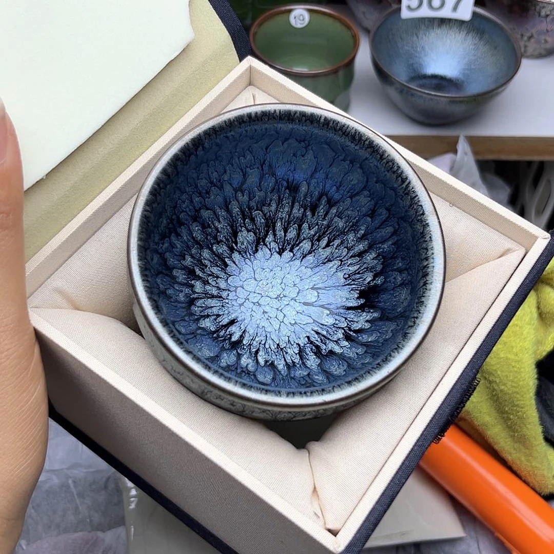 茶盏您好他超级显腿长