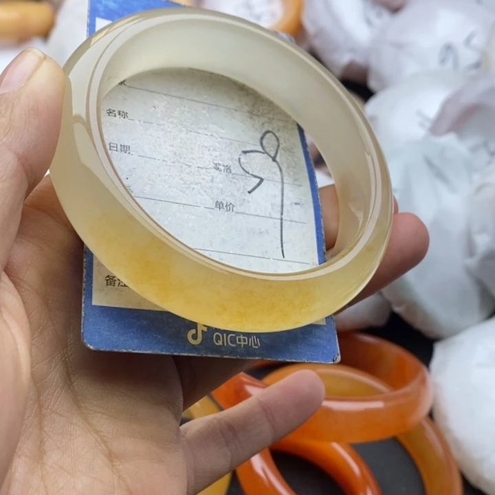 未镶嵌手镯石英质玉