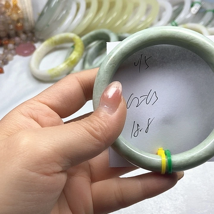 石英质玉未镶嵌手镯