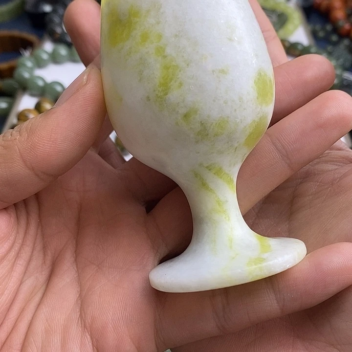 未镶嵌透闪石质玉珠宝奇石