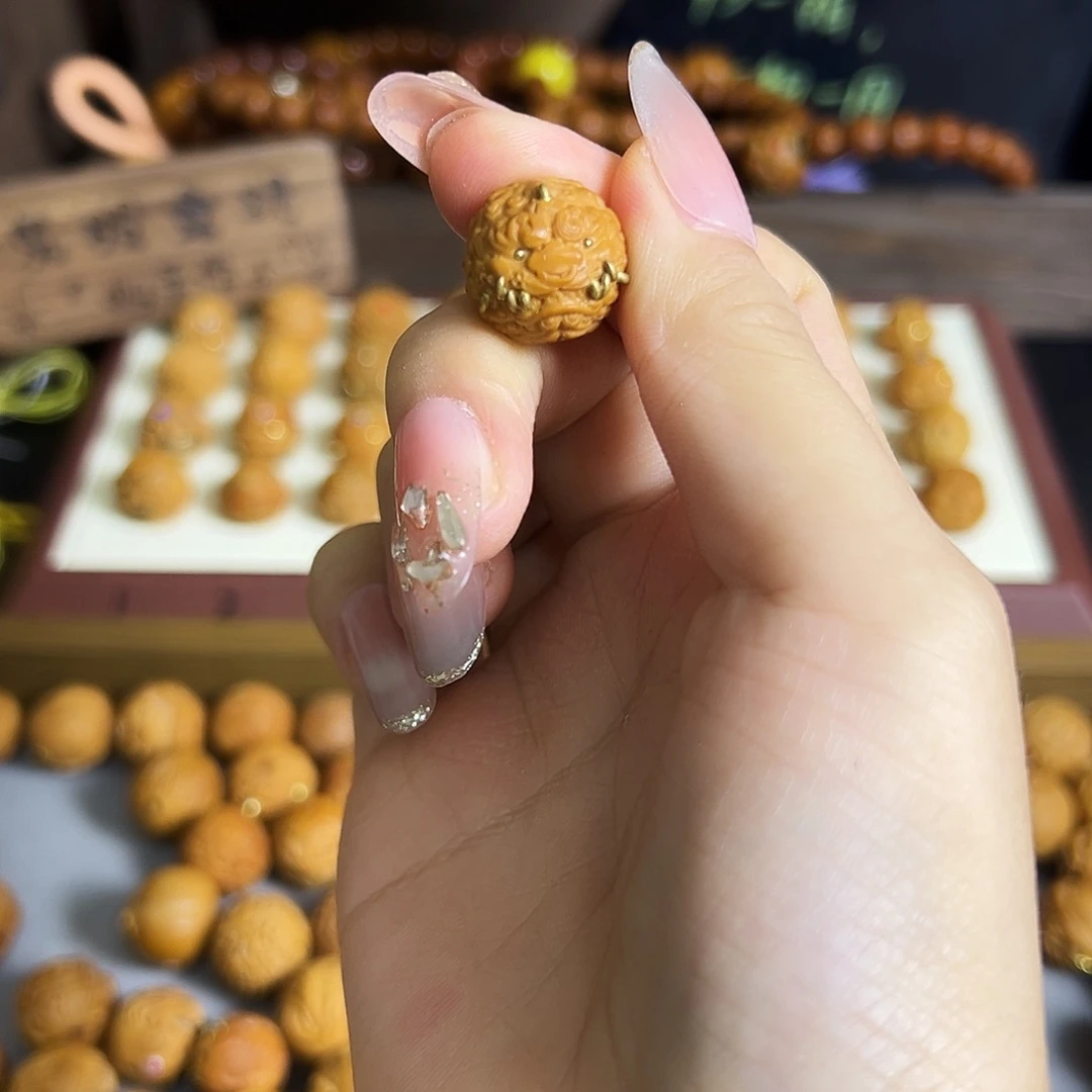 吊坠猴头核桃镶嵌单颗唐狮