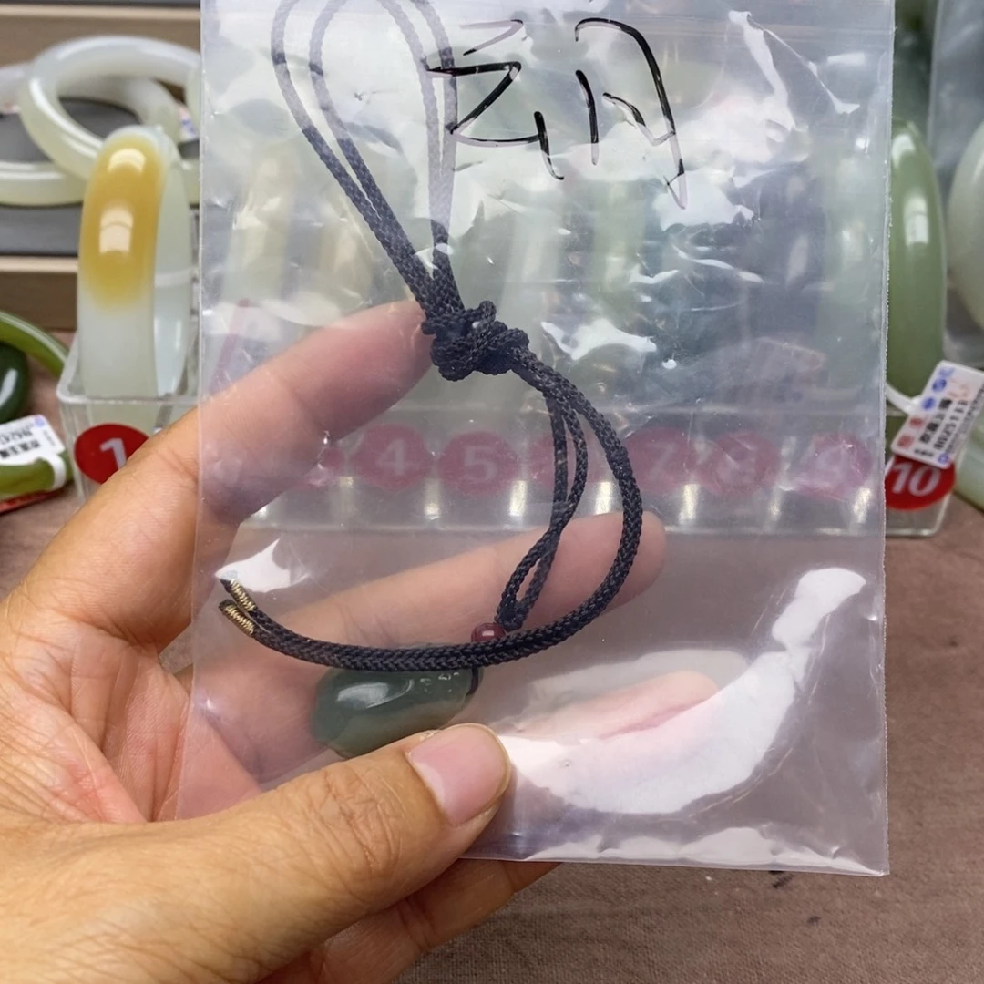 和田玉未镶嵌颈饰云**鸿