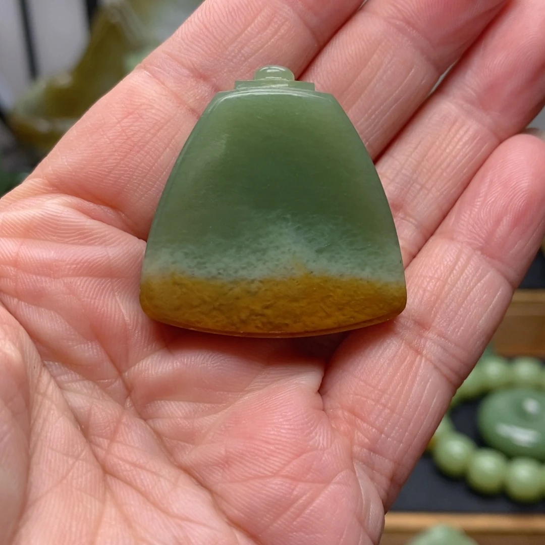 岫岩河磨玉（透闪石质玉）吊坠未镶嵌