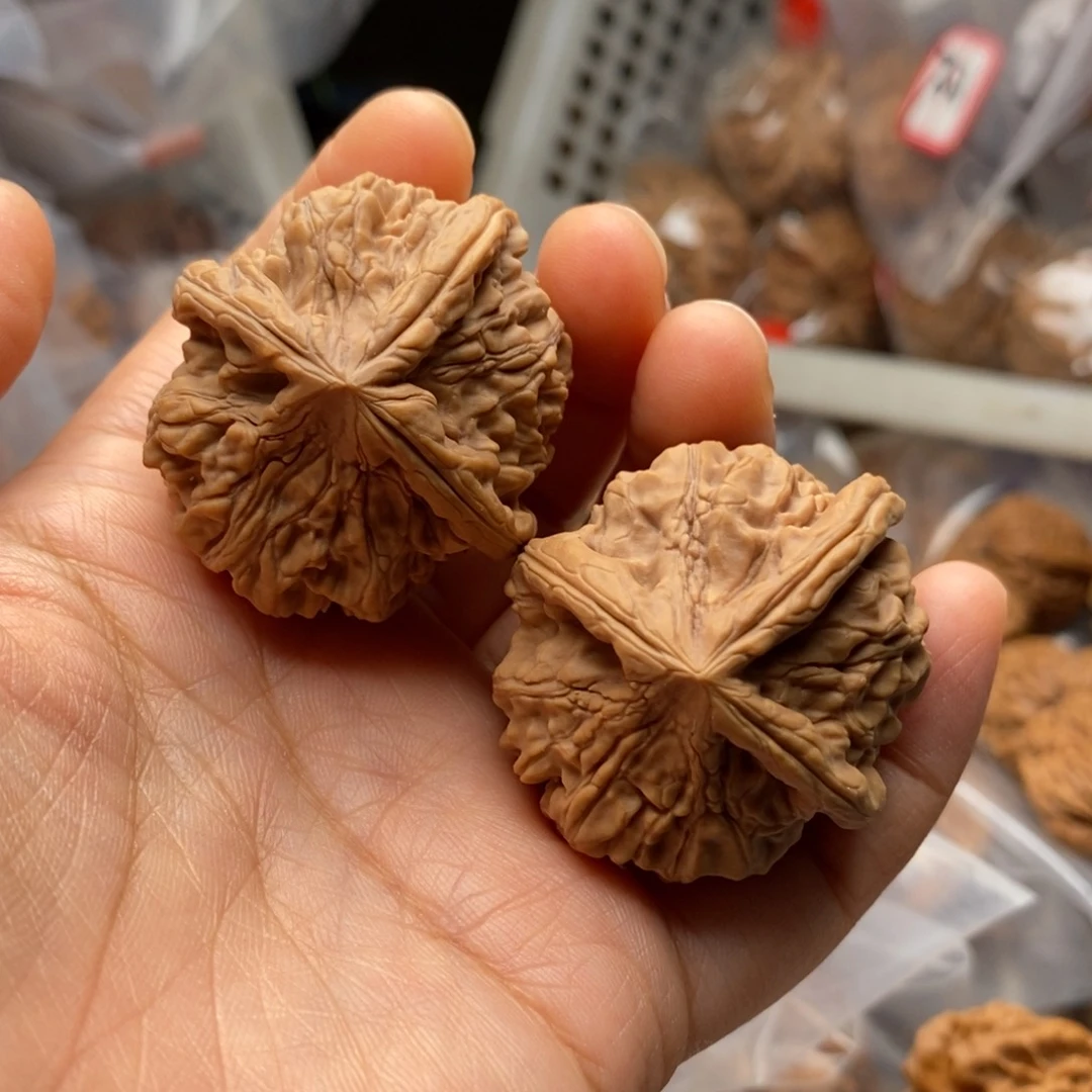 文玩核桃把件血麒麟龙爪三棱39尺
