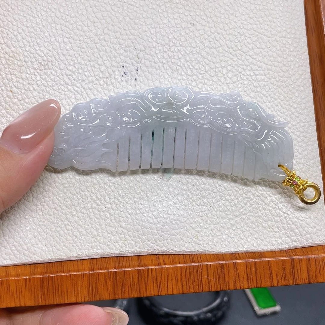 翡翠未镶嵌颈饰梳子吊坠