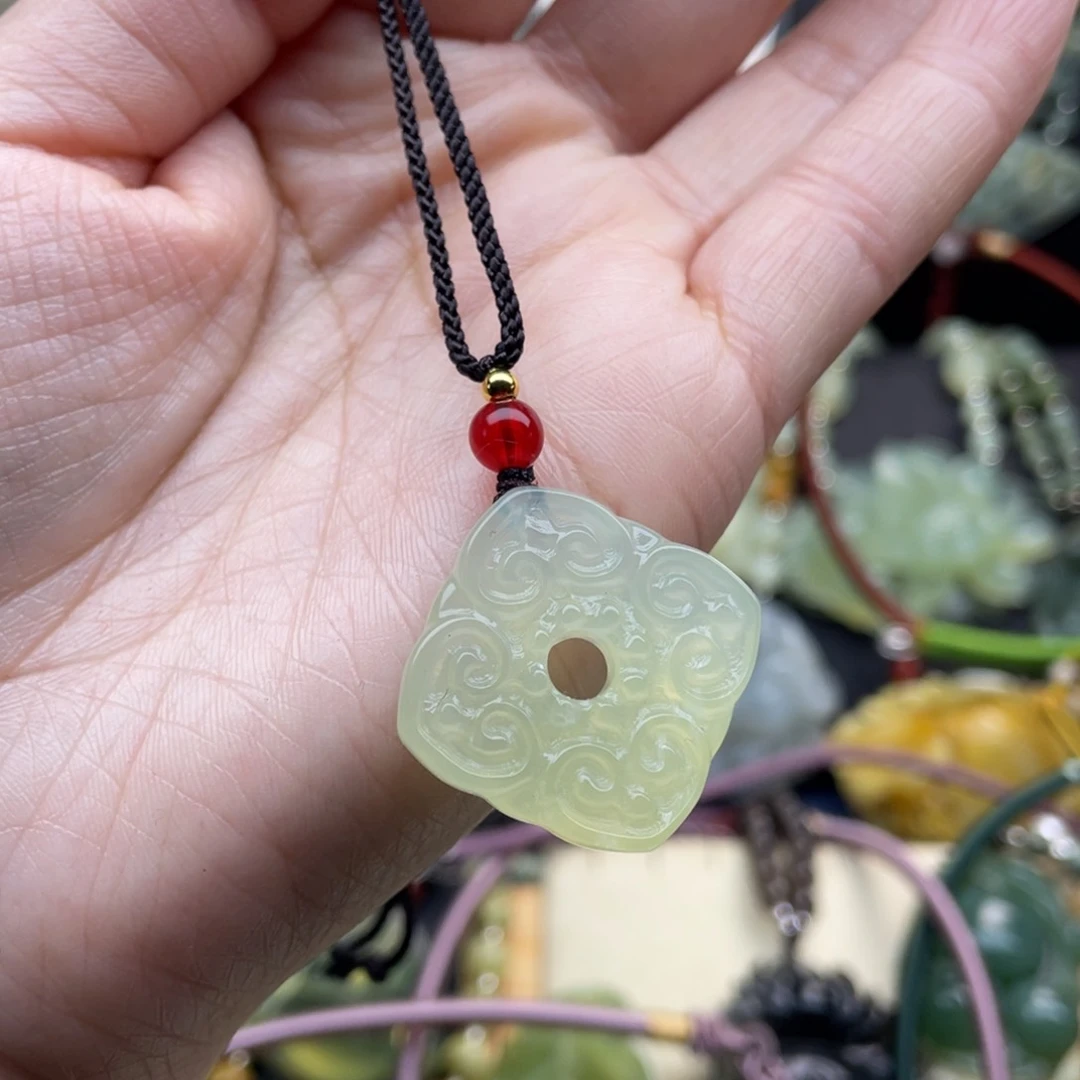 蛇纹石玉颈饰未镶嵌