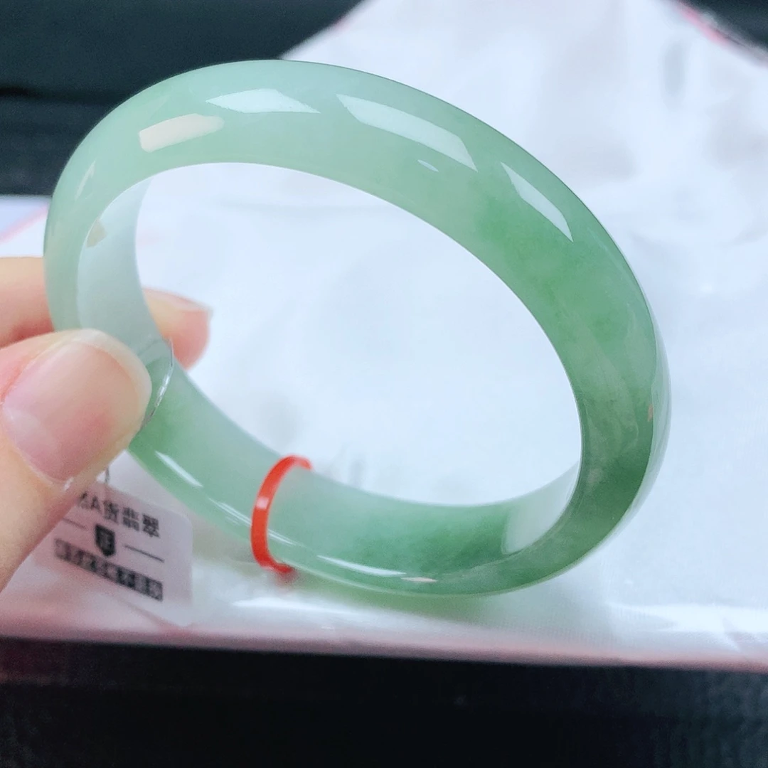 翡翠手镯未镶嵌54贵