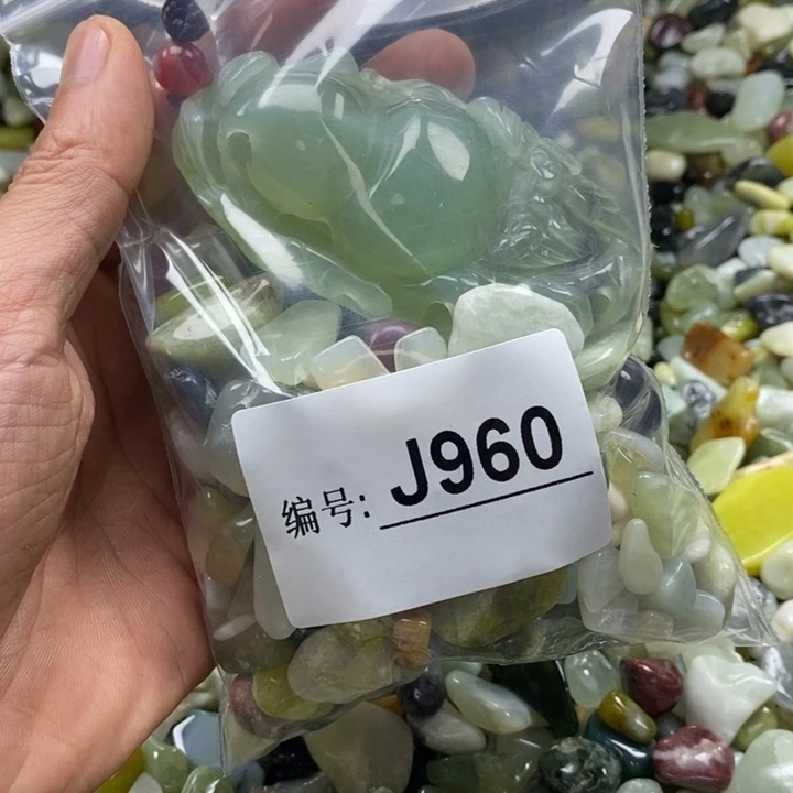 蛇纹石玉鱼缸石未镶嵌