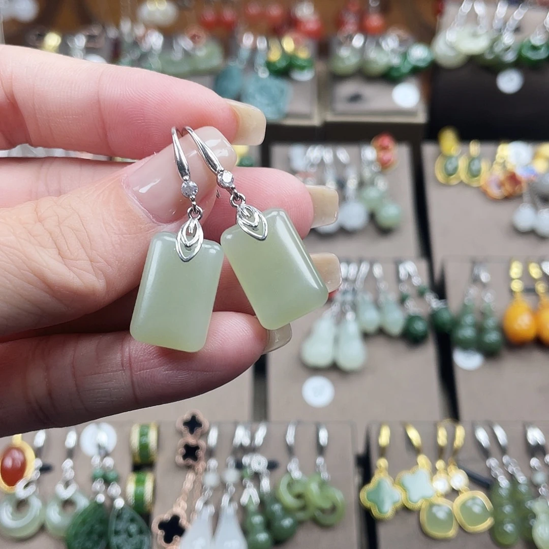 和田玉银S925镶嵌耳饰无事牌