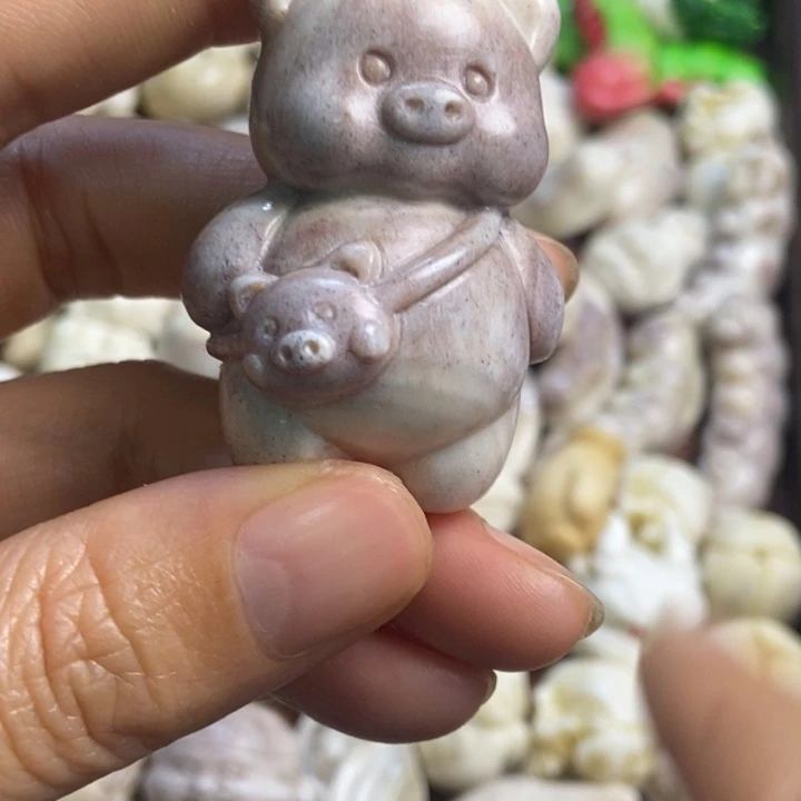 配饰鹿角雕刻一个出