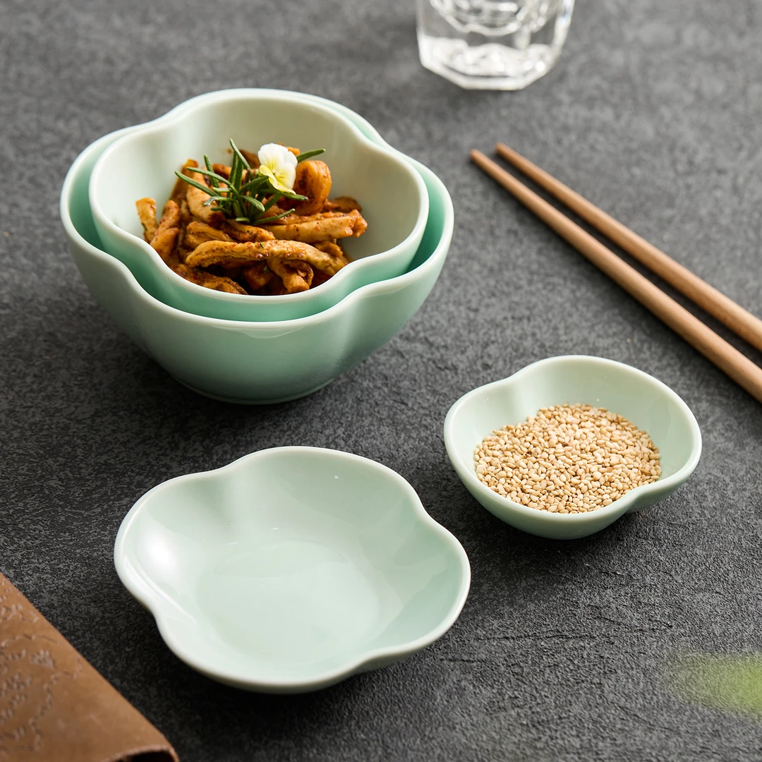 德化青瓷餐具2025年新款特别好看的高级感精致高颜值花形碗酱料碟