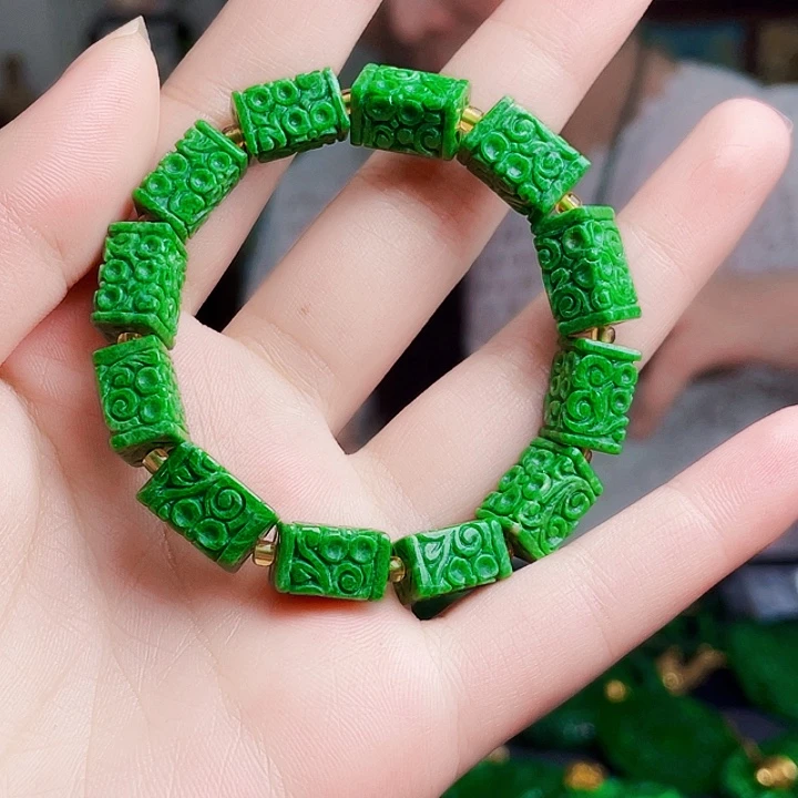 翡翠未镶嵌颈饰多样性