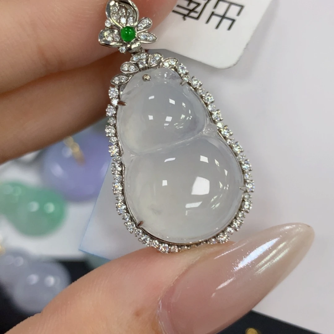 颈饰18K金镶嵌翡翠