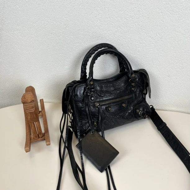 95新 Balenciaga/巴黎世家 黑色古铜钉mini机车单肩斜挎包