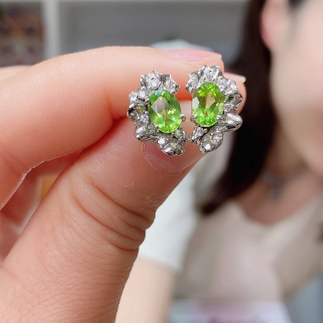 橄榄石耳饰银S925镶嵌