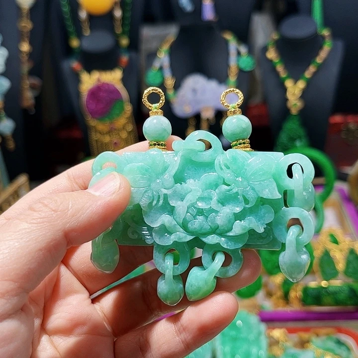 【闪购商品】翡翠吊坠(赠链)未镶嵌翡翠