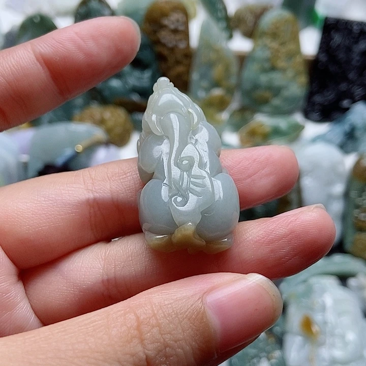 翡翠未镶嵌颈饰翡翠