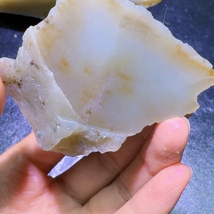 未镶嵌和田玉（糖玉）珠宝半成品