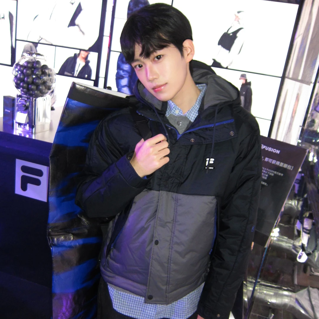 FILA斐乐正品男装高能感保暖时尚百搭长袖休闲宽松棉服T11M519902