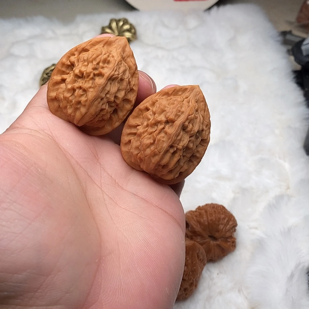 文玩核桃吊坠38柳叶鸡心