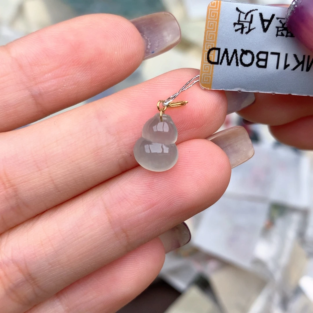 18K金镶嵌挂件翡翠