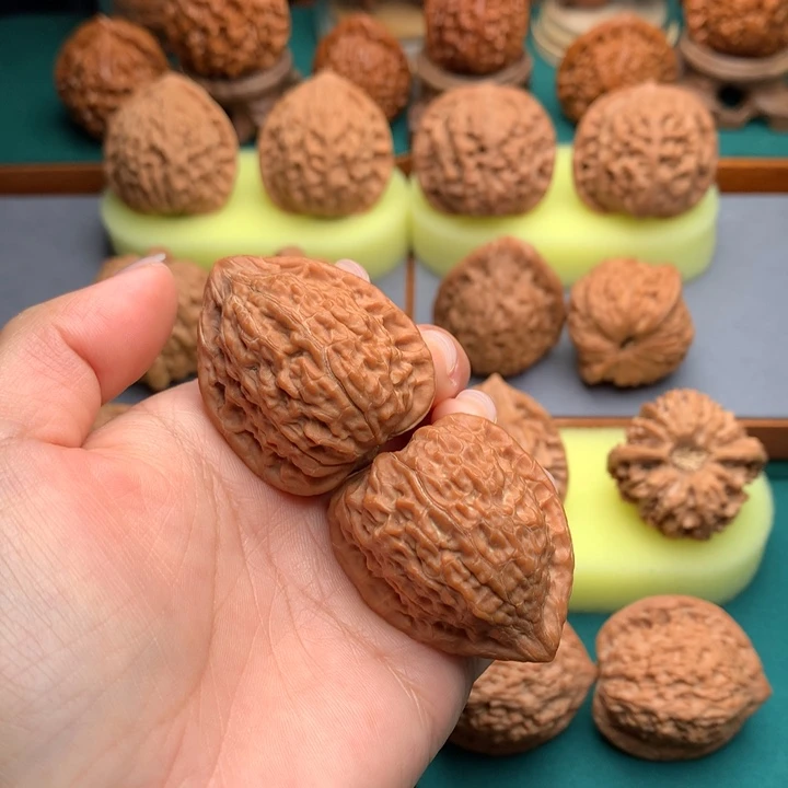 吊坠文玩核桃原树蛇王一抹红