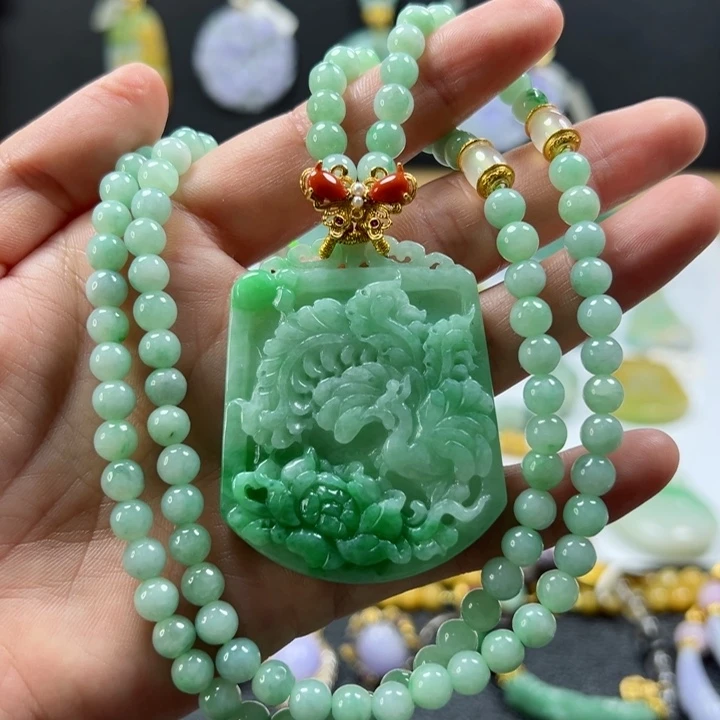 颈饰未镶嵌翡翠吊坠