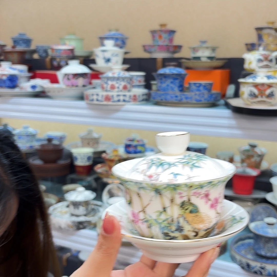 盖碗里放上一层面粉